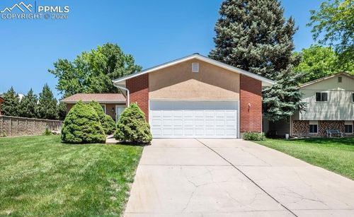 8 Cornflower Ct, Pueblo, CO, 81001-1131 | Card Image