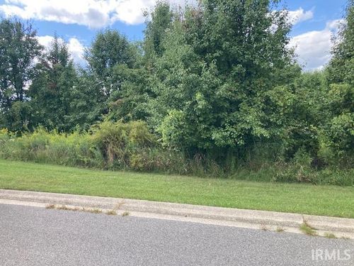 667 Gainesway Circle Rd, Valparaiso, IN, 46385-8901 | Card Image