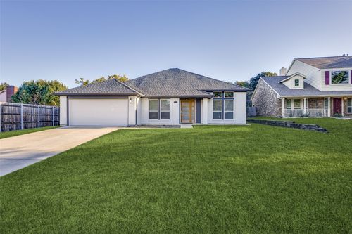 2405 Warwick Ave, Flower Mound, TX, 75028-4616 | Card Image
