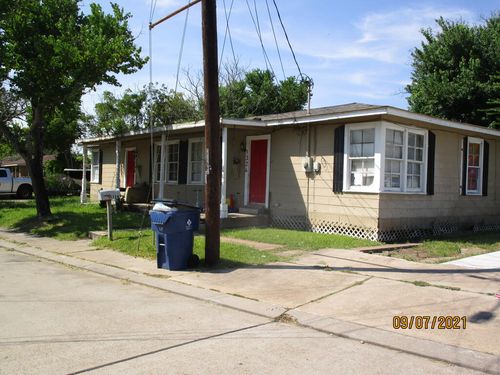 1324/28 West 9th, Freeport, TX, 77541 | Card Image
