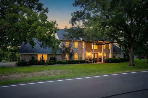 8412 Ravenswood Rd, Granbury, TX, 76049-4619 | Card Image