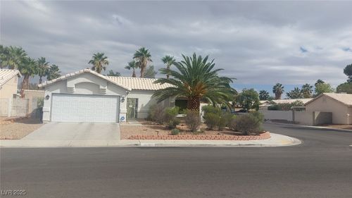 5102 Del Shannon St, North Las Vegas, NV, 89031-6212 | Card Image