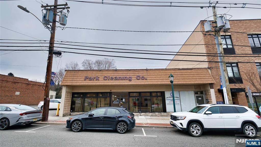 Commercial Sale in Lyndhurst