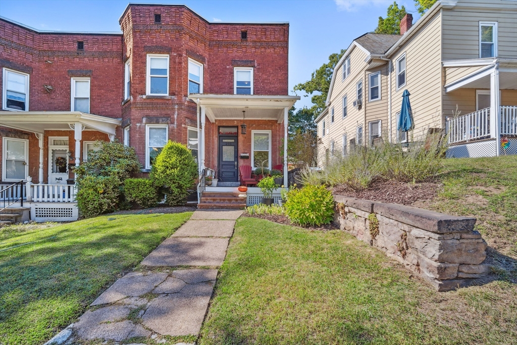 Linden St, Holyoke, MA 01040
