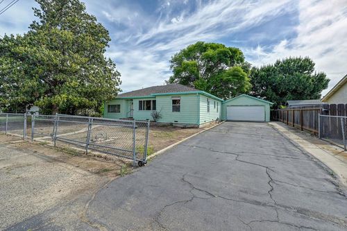 516 Acacia Ave, Manteca, CA, 95336-3640 | Card Image