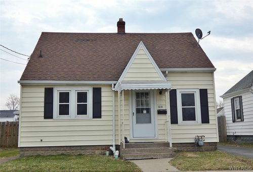1041 92nd St, Niagara Falls, NY, 14304-2817 | Card Image