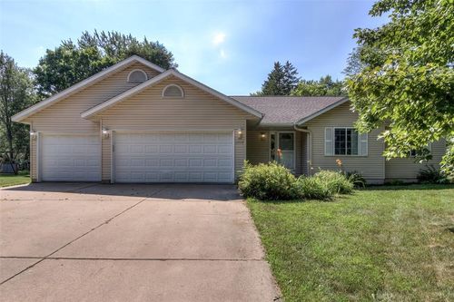 2728 Pineview Rd, Eau Claire, WI, 54703-2331 | Card Image