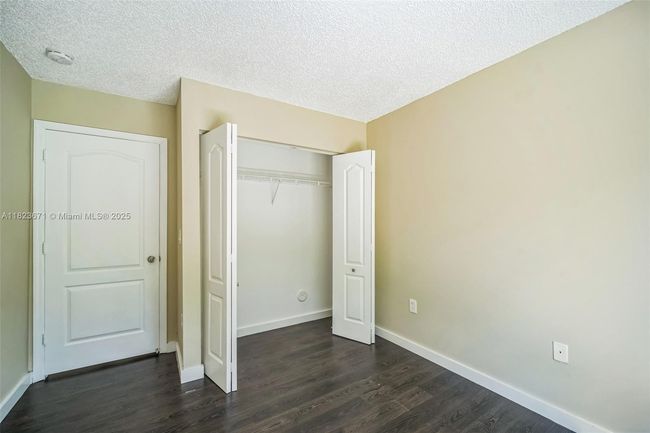 8995 Sw 213 Th St, House other with 4 bedrooms, 3 bathrooms and null parking in Cutler Bay FL | Image 6