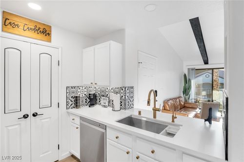 unit-2825-950 Seven Hills Dr, Henderson, NV, 89052-4312 | Card Image