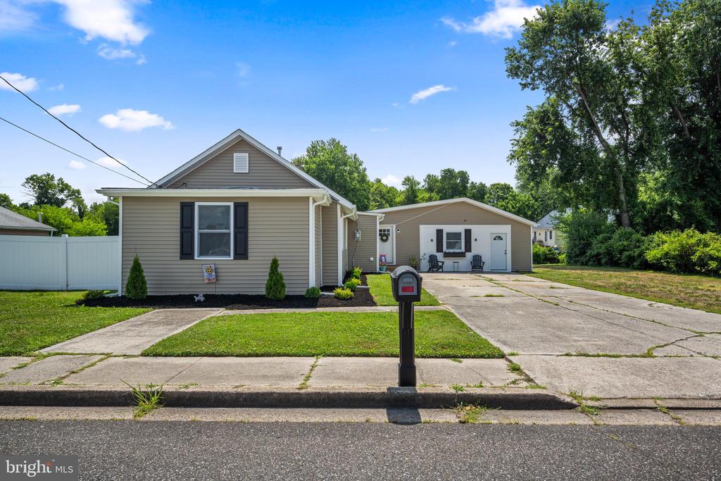 Morningside Dr, Pennsville, NJ 08070