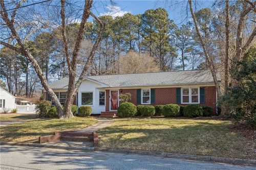 112 Hermitage Rd, Newport News, VA, 23606-1448 | Card Image