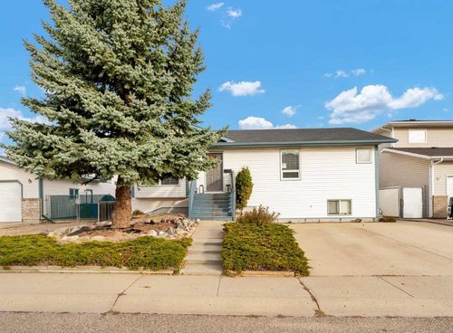 135 Sage Close Se, Medicine Hat, AB, T1B4H4 | Card Image