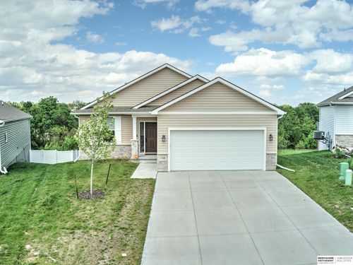 17508 Greenleaf St, Omaha, NE, 68136-1724 | Card Image