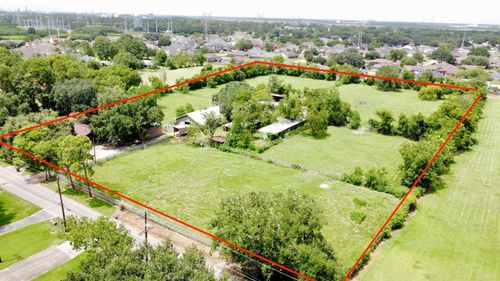 2900 Price St, Nederland, TX, 77627-4717 | Card Image