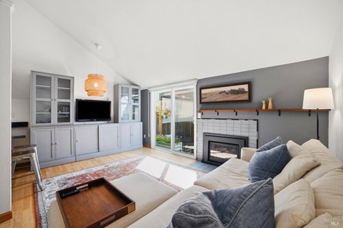 178 Courtyards E, Windsor, CA, 95492-9542 | Card Image