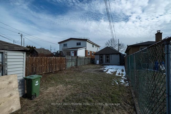 131 West Ave N, House other with 3 bedrooms, 1 bathrooms and 3 parking in Hamilton ON | Image 23