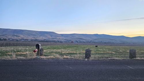 163106 W North River Rd, Prosser, WA, 99350-7774 | Card Image