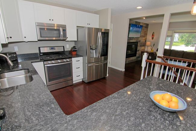Plenty of counter space | Image 4