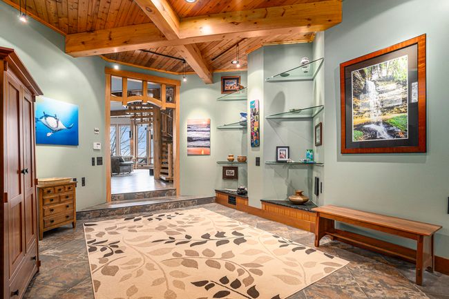 Front foyer | Image 7