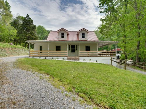 105 Outlaw Ln, Stewart, TN, 37175-5002 | Card Image