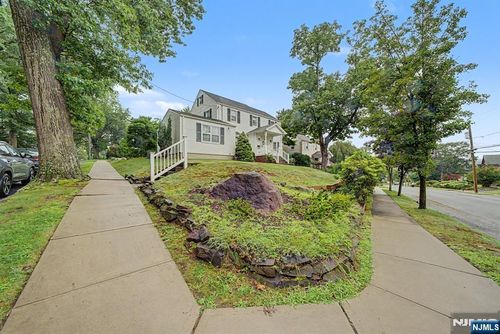 91 Cedar St, Cedar Grove, NJ, 07009-1727 | Card Image