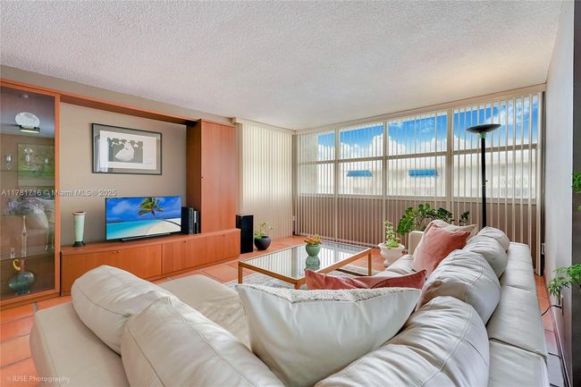 APT-1407C - 1420 Brickell Bay Dr, Condo with 2 bedrooms, 2 bathrooms and null parking in Miami FL | Image 8
