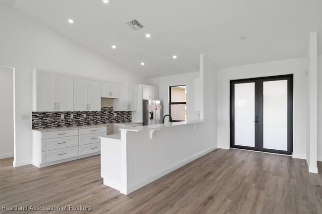 733 Sunset Pointe Dr, House other with 4 bedrooms, 2 bathrooms and null parking in Lake Placid FL | Image 7