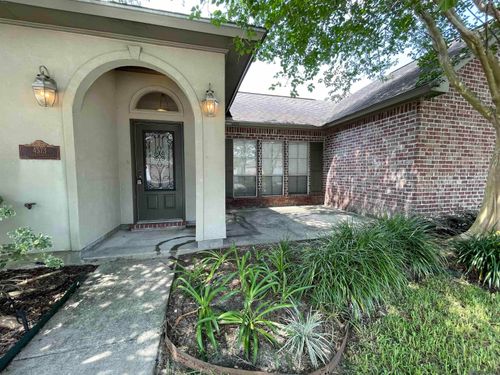 4573 Charleston Villa Dr, Baton Rouge, LA, 70817-1624 | Card Image