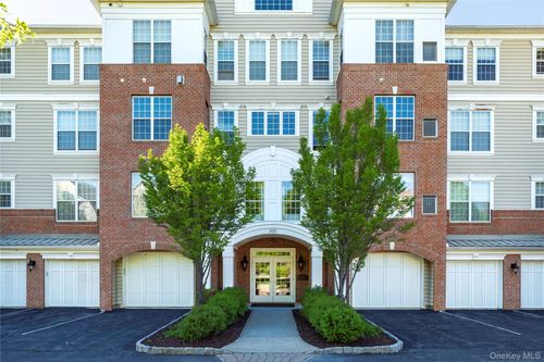 326 Regency Dr, Fishkill, NY, 12524-4937 | Card Image