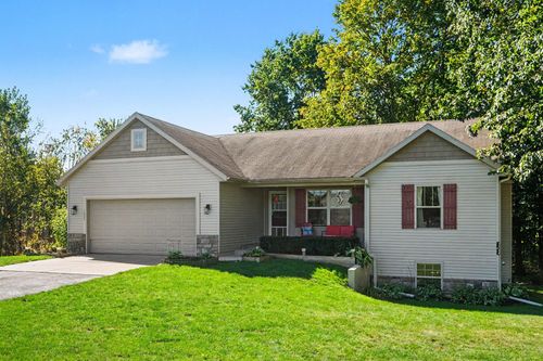 2033 Winston View Dr Ne, Cedar Springs, MI, 49319-7947 | Card Image