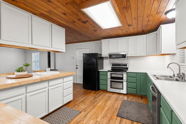 Another view of this fantastic kitchen | Image 39
