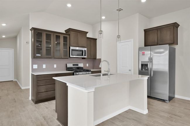 10111 Basil Beebalm Trce, House other with 3 bedrooms, 2 bathrooms and 2 parking in Magnolia TX | Image 5