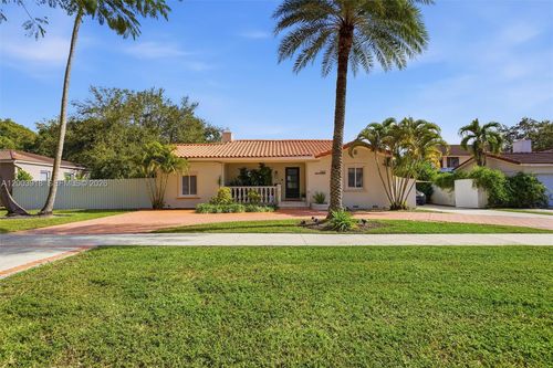 565 South Dr, Miami Springs, FL, 33166-5947 | Card Image