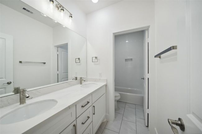 702 Azalea St, House other with 4 bedrooms, 2 bathrooms and 2 parking in Prairie View TX | Image 20