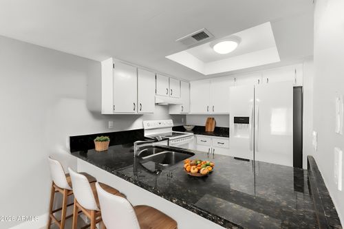 40-122 S Hardy Dr, Tempe, AZ, 85281-2581 | Card Image