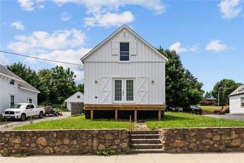 2958 E Main Rd, Portsmouth, RI, 02871-4232 | Card Image