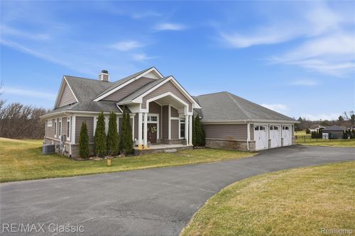 2901 Sleeth Rd, Commerce Township, MI, 48382-1757 | Card Image