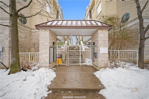 132-28 Stadium Rd, Toronto, ON, M5V3P4 | Card Image