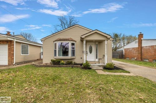 22617 Detour St, Saint Clair Shores, MI, 48082-2429 | Card Image