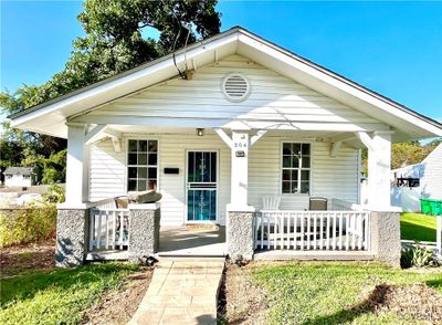 View of front of house with a porch | Image 1