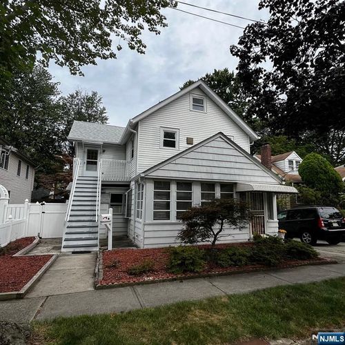 195 Pleasant Ave, Bergenfield, NJ, 07621-2533 | Card Image