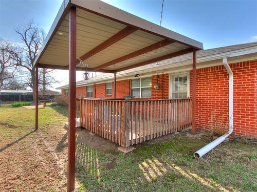 328 E Van Buren Street, Crescent, OK, 73028 | Card Image