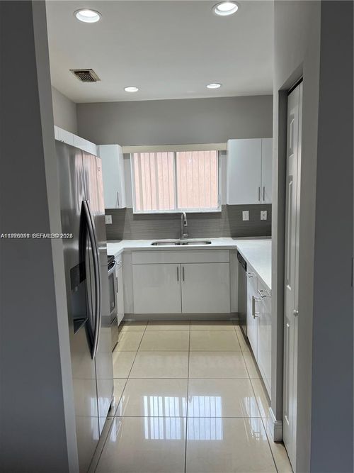 3389 Ne 4th St, Homestead, FL, 33033 | Card Image