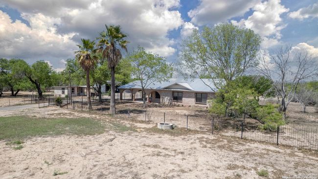 1390 Windmill Rd, House other with 2 bedrooms, 2 bathrooms and null parking in Uvalde TX | Image 43