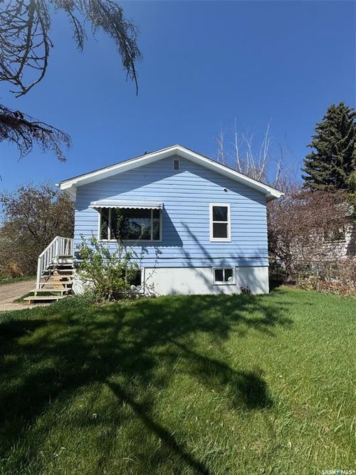 1851 101st St, North Battleford, SK, S9A1A9 | Card Image