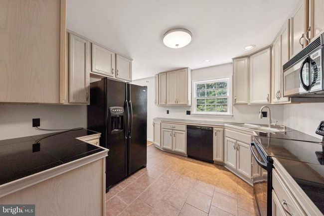7504 Bland Dr, Townhouse with 3 bedrooms, 3 bathrooms and null parking in MANASSAS VA | Image 9