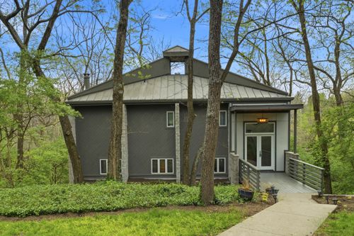 7985 Riverside Dr, Dublin, OH, 43016-8234 | Card Image