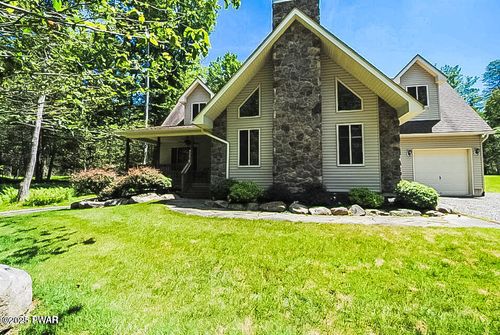 1119 Iroquois Ave, Gouldsboro, PA, 18424-8118 | Card Image