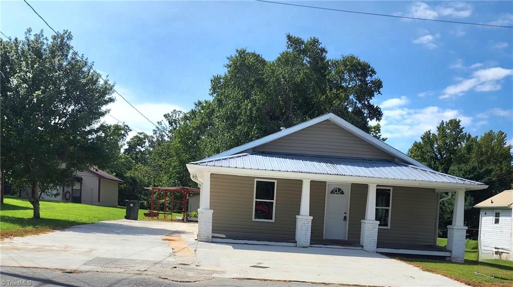 Broad St, Thomasville, NC 27360