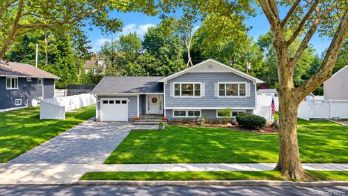 4 Salisbury Drive N, Huntington, NY, 11731 | Card Image